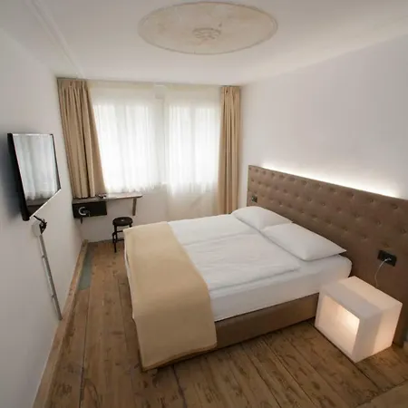 Sir Thomas Bed&more فندق مبيت وإفطار *